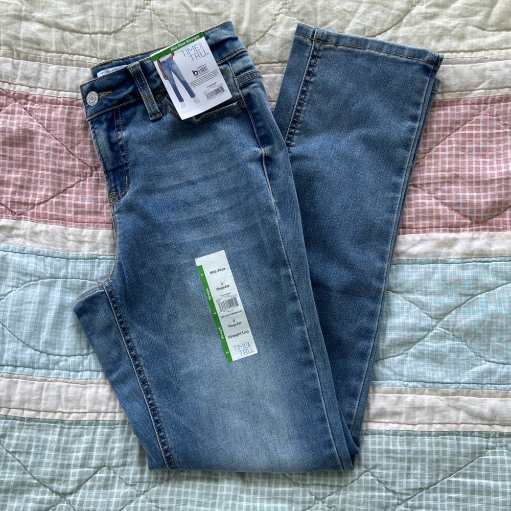 Time and Tru Mid-rise Straight Jeans size 2 regular NEW WITH TAGS